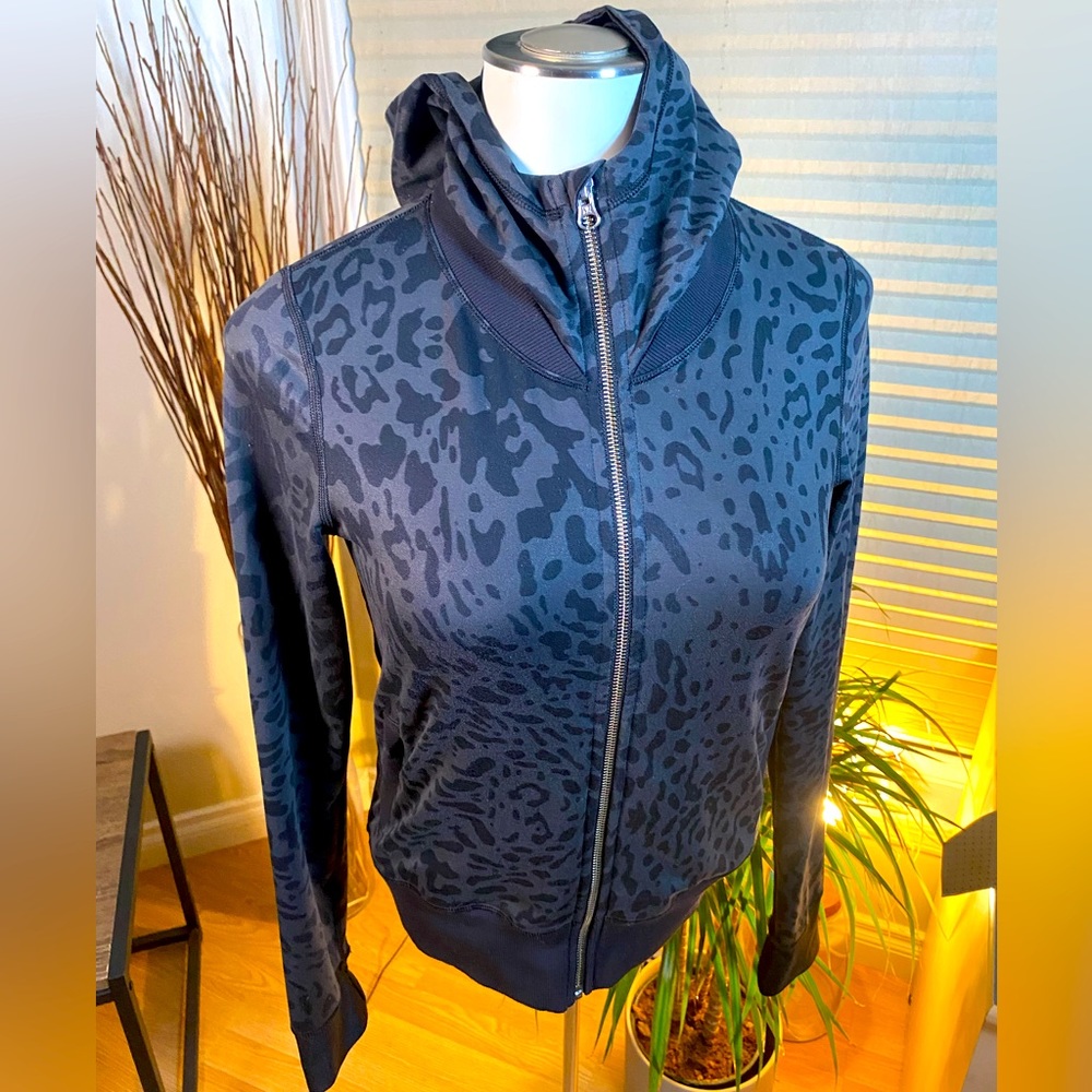 Lululemon Namaskar Hoodie Animal Swirl (Size 8) Charcoal Grey and Black